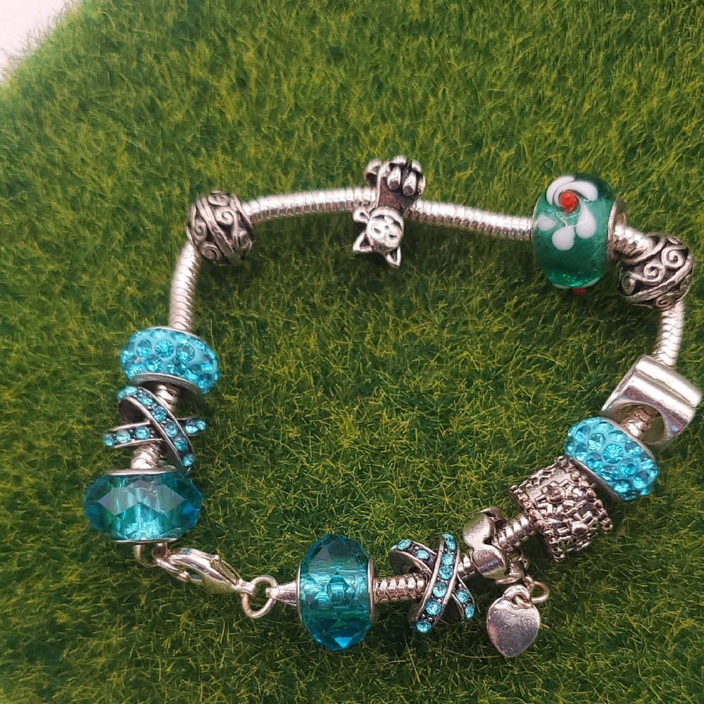 High End Silver and Blue Cat Charm Bracelet B3325